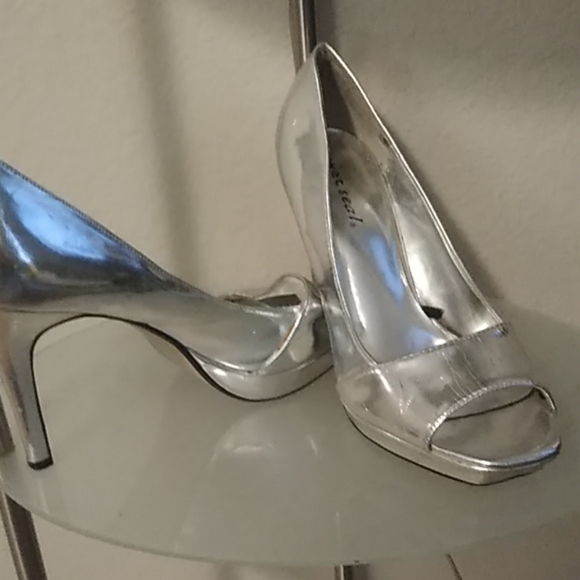 Shoes - Picture 3 of 4